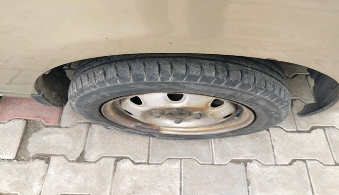 2011 Maruti Alto K10 LXI, Petrol, Manual, 1,510 km, tyre