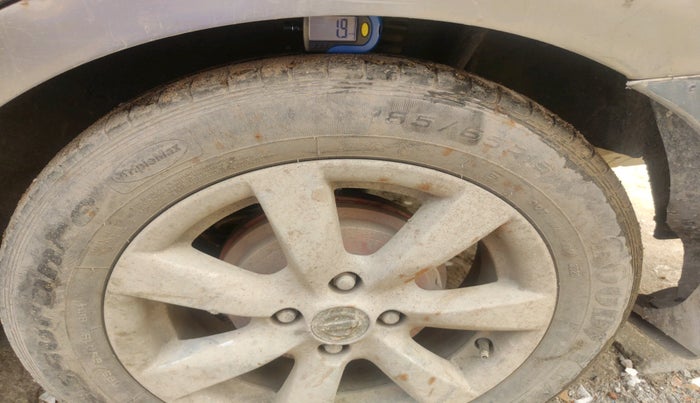 2013 Nissan Sunny XV PETROL, CNG, Manual, 83,320 km, tyre