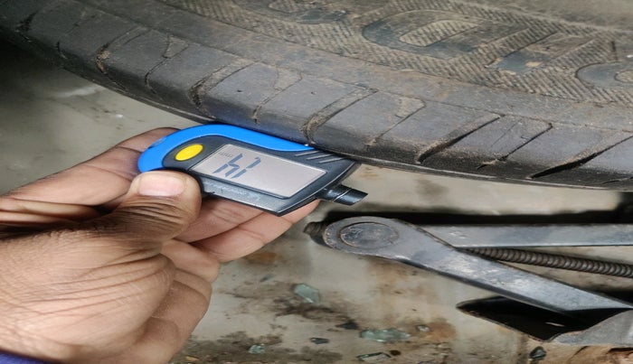 2013 Nissan Sunny XV PETROL, CNG, Manual, 83,320 km, tyre