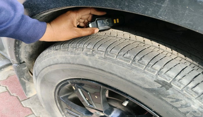 2012 Mahindra XUV500 W8, Diesel, Manual, 95,500 km, tyre