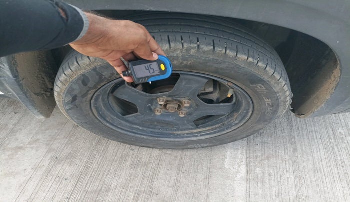 2021 Renault Kiger RXT MT, Petrol, Manual, 1,12,153 km, tyre