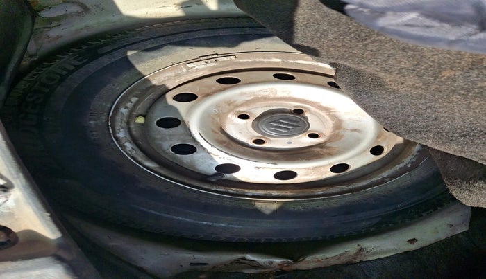 2010 Maruti Swift LXI, Petrol, Manual, 1,28,063 km, tyre