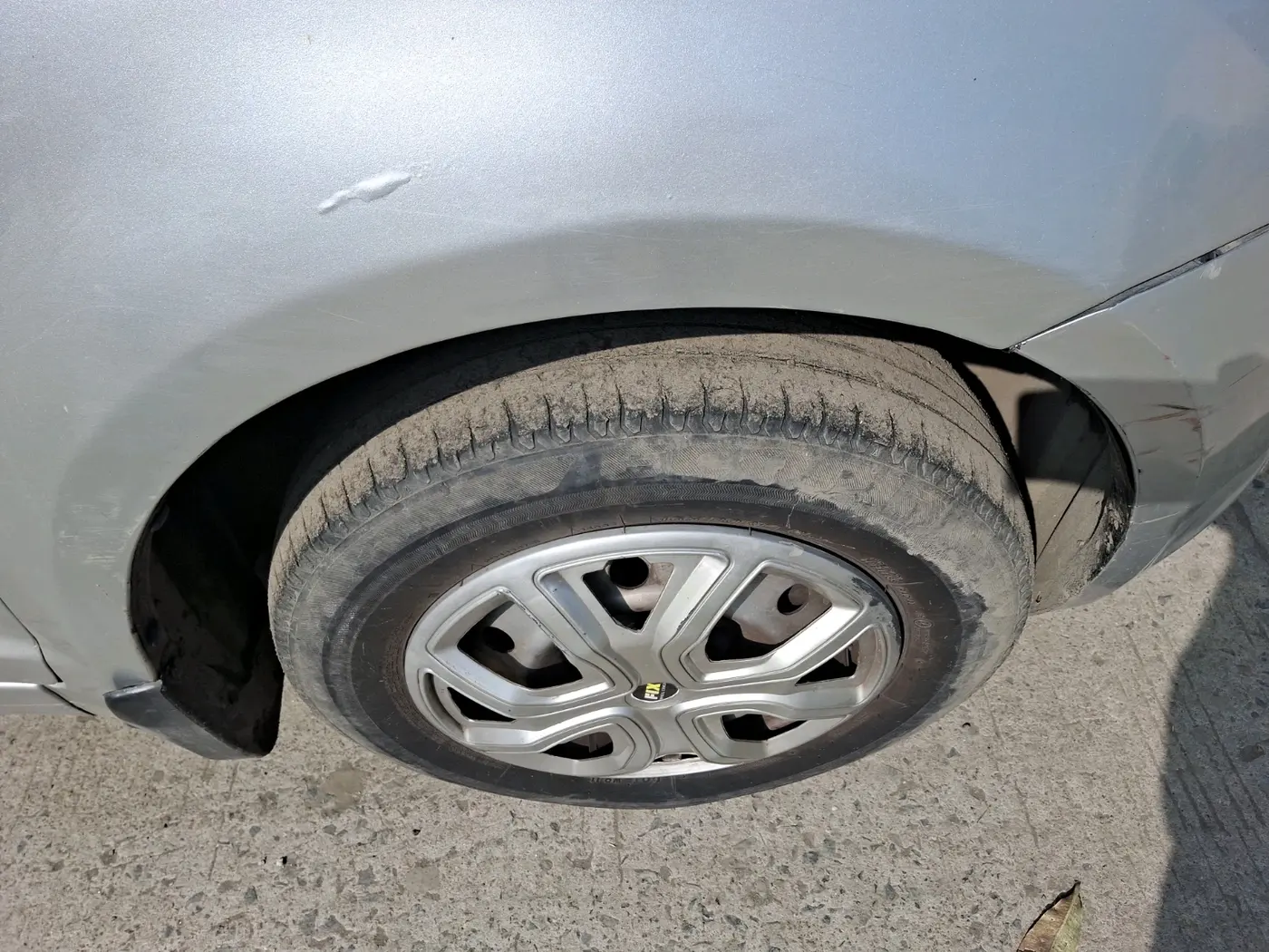 2010 Maruti Swift LXI, Petrol, Manual, 1,28,063 km, tyre