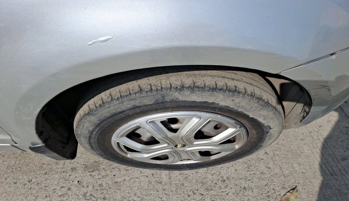 2010 Maruti Swift LXI, Petrol, Manual, 1,28,063 km, tyre