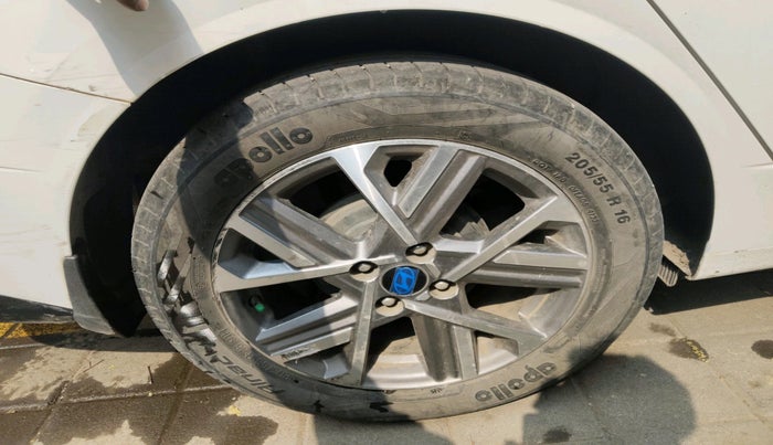 2023 Hyundai Verna SX 1.5 l MPI, Petrol, Manual, 37,225 km, tyre