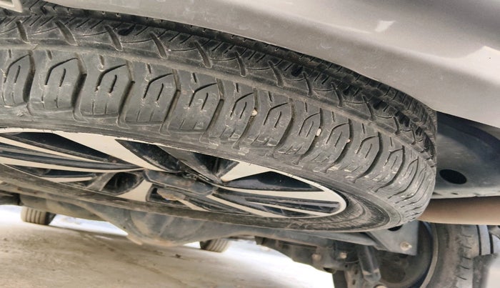 2022 Toyota Innova Crysta 2.4 ZX 7 STR, Diesel, Manual, 56,300 km, tyre