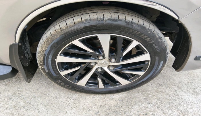 2022 Toyota Innova Crysta 2.4 ZX 7 STR, Diesel, Manual, 56,300 km, tyre