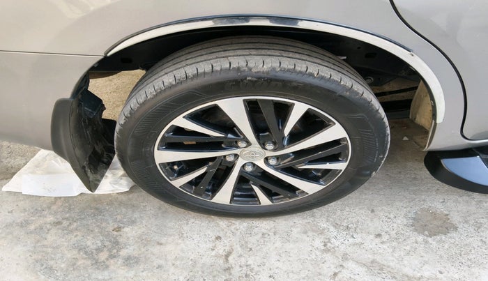 2022 Toyota Innova Crysta 2.4 ZX 7 STR, Diesel, Manual, 56,300 km, tyre