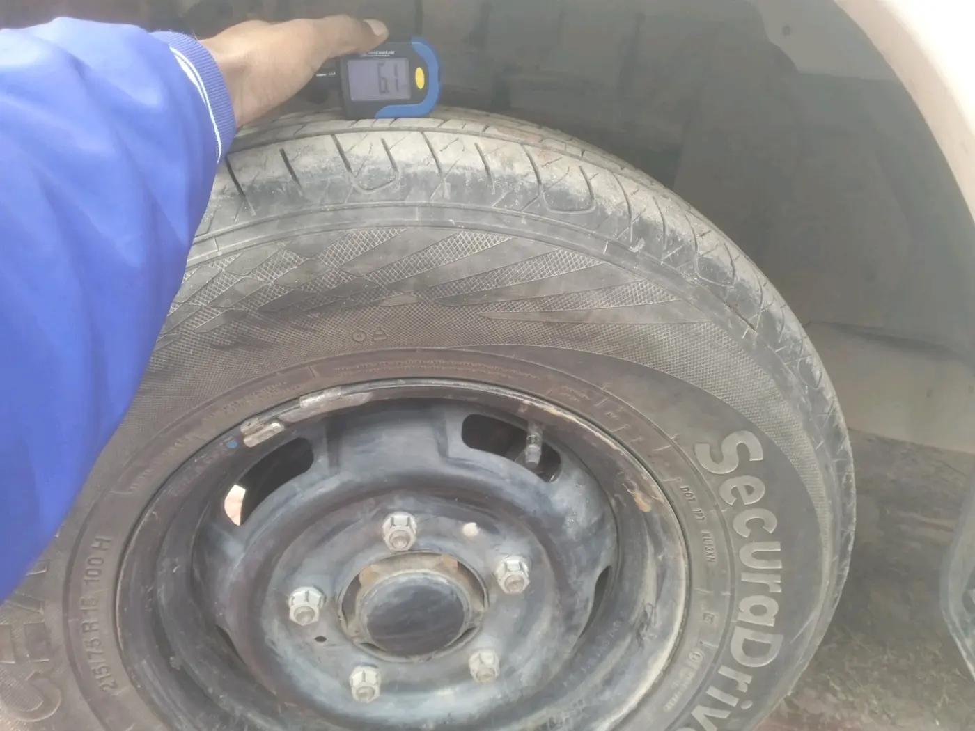 2023 Mahindra Bolero B6, Diesel, Manual, 28,256 km, tyre