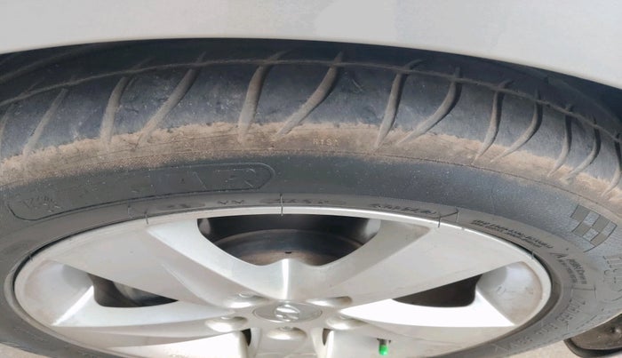 2014 Hyundai New Elantra 1.6 SX AT DIESEL, Diesel, Automatic, 1,52,123 km, tyre