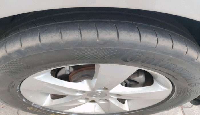 2014 Hyundai New Elantra 1.6 SX AT DIESEL, Diesel, Automatic, 1,52,123 km, tyre