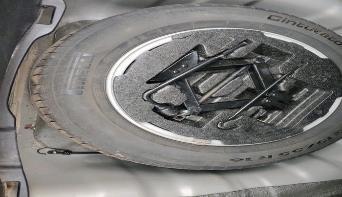 2014 Hyundai New Elantra 1.6 SX AT DIESEL, Diesel, Automatic, 1,52,123 km, tyre