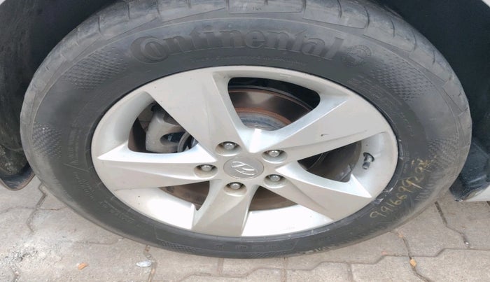 2014 Hyundai New Elantra 1.6 SX AT DIESEL, Diesel, Automatic, 1,52,123 km, tyre