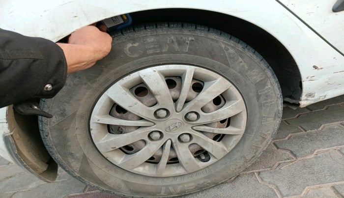 2013 Hyundai i10 MAGNA 1.1, Petrol, Manual, 2,08,755 km, tyre