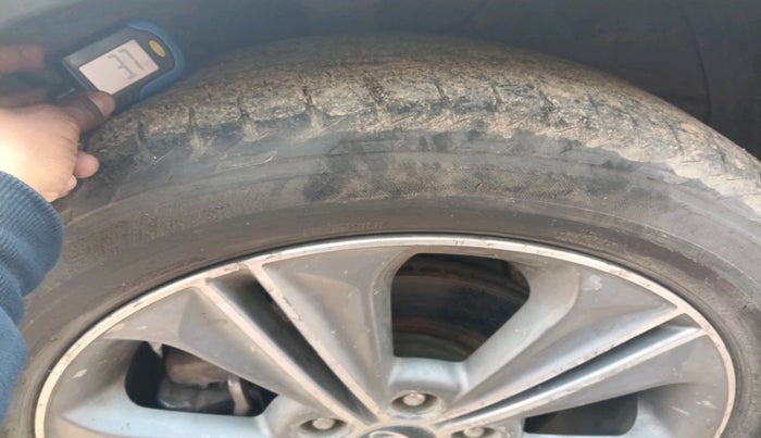 2017 Hyundai Creta SX (O) 1.6 DIESEL, Diesel, Manual, 2,83,821 km, tyre