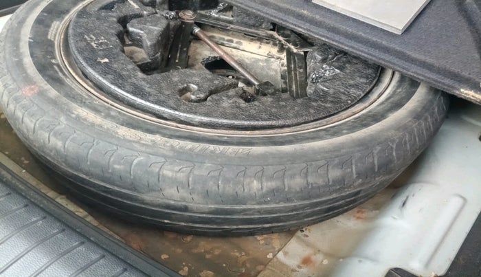 2017 Hyundai Creta SX (O) 1.6 DIESEL, Diesel, Manual, 2,83,821 km, tyre