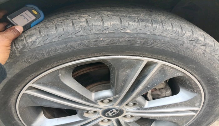 2017 Hyundai Creta SX (O) 1.6 DIESEL, Diesel, Manual, 2,83,821 km, tyre