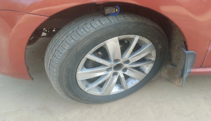 2014 Volkswagen Polo HIGHLINE1.2L, Petrol, Manual, 1,82,253 km, tyre