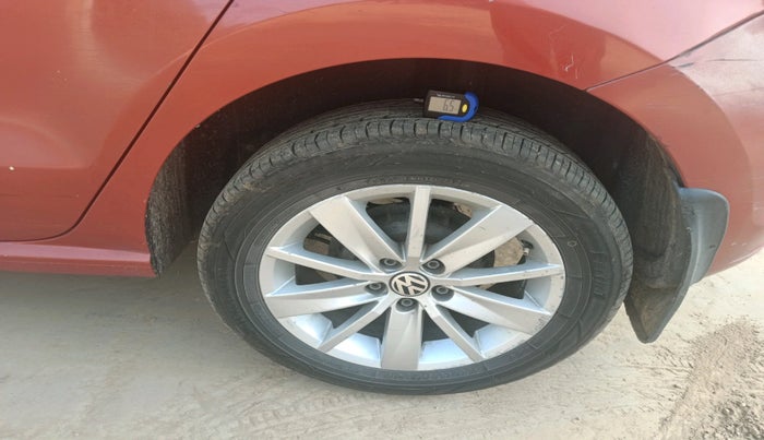 2014 Volkswagen Polo HIGHLINE1.2L, Petrol, Manual, 1,82,253 km, tyre