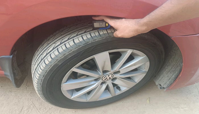 2014 Volkswagen Polo HIGHLINE1.2L, Petrol, Manual, 1,82,253 km, tyre