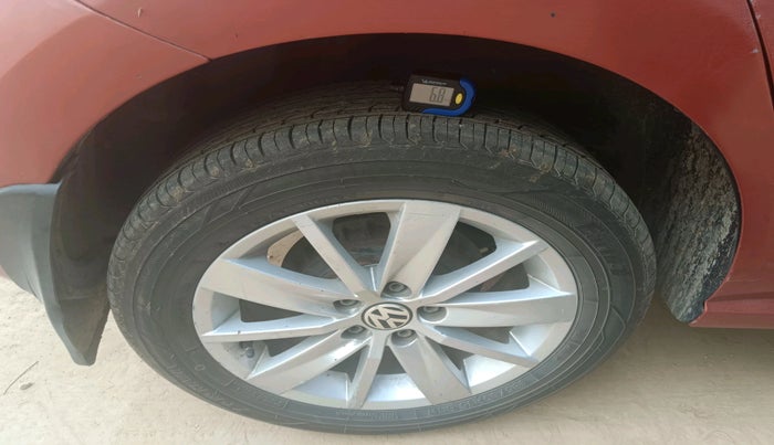 2014 Volkswagen Polo HIGHLINE1.2L, Petrol, Manual, 1,82,253 km, tyre