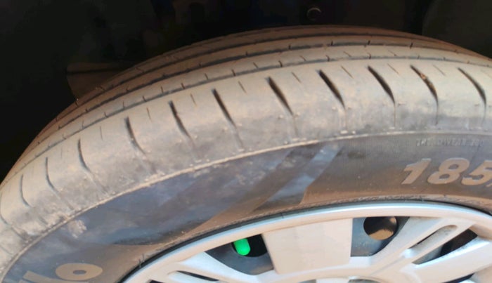 2016 Fiat Linea CLASSIC 1.4 L, Petrol, Manual, 63,843 km, tyre