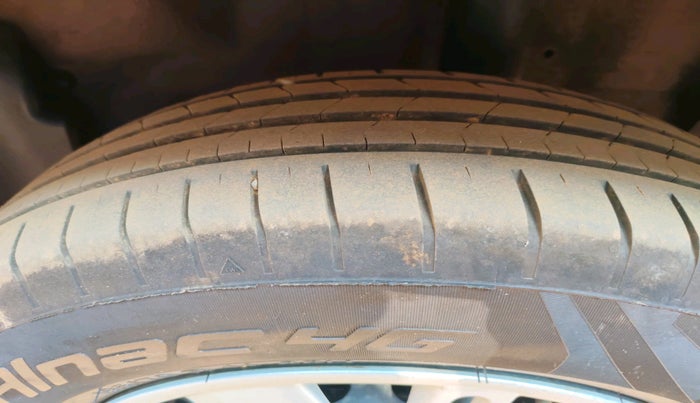 2016 Fiat Linea CLASSIC 1.4 L, Petrol, Manual, 63,843 km, tyre