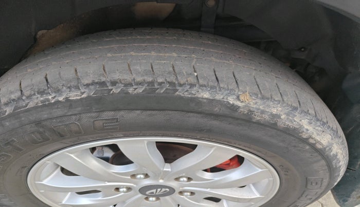 2016 Mahindra XUV500 W10 AT, Diesel, Automatic, 90,633 km, tyre