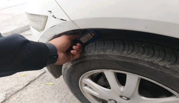 2013 Honda Brio VX AT, Petrol, Automatic, 1,61,078 km, tyre