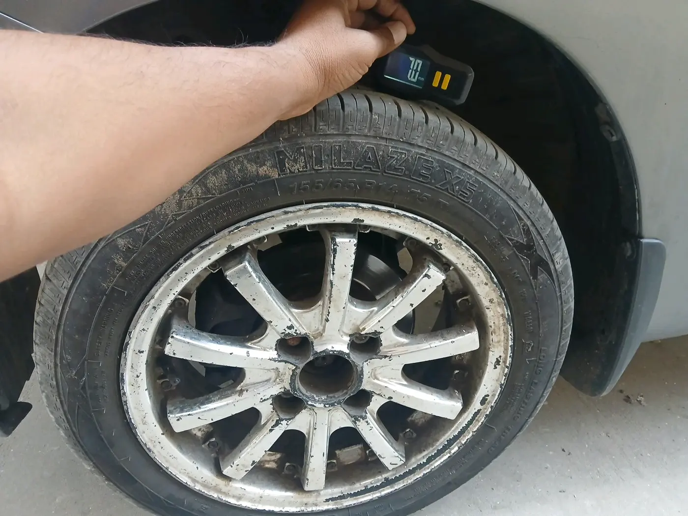 2015 Maruti Wagon R 1.0 VXI AMT, CNG, Automatic, 89,995 km, tyre