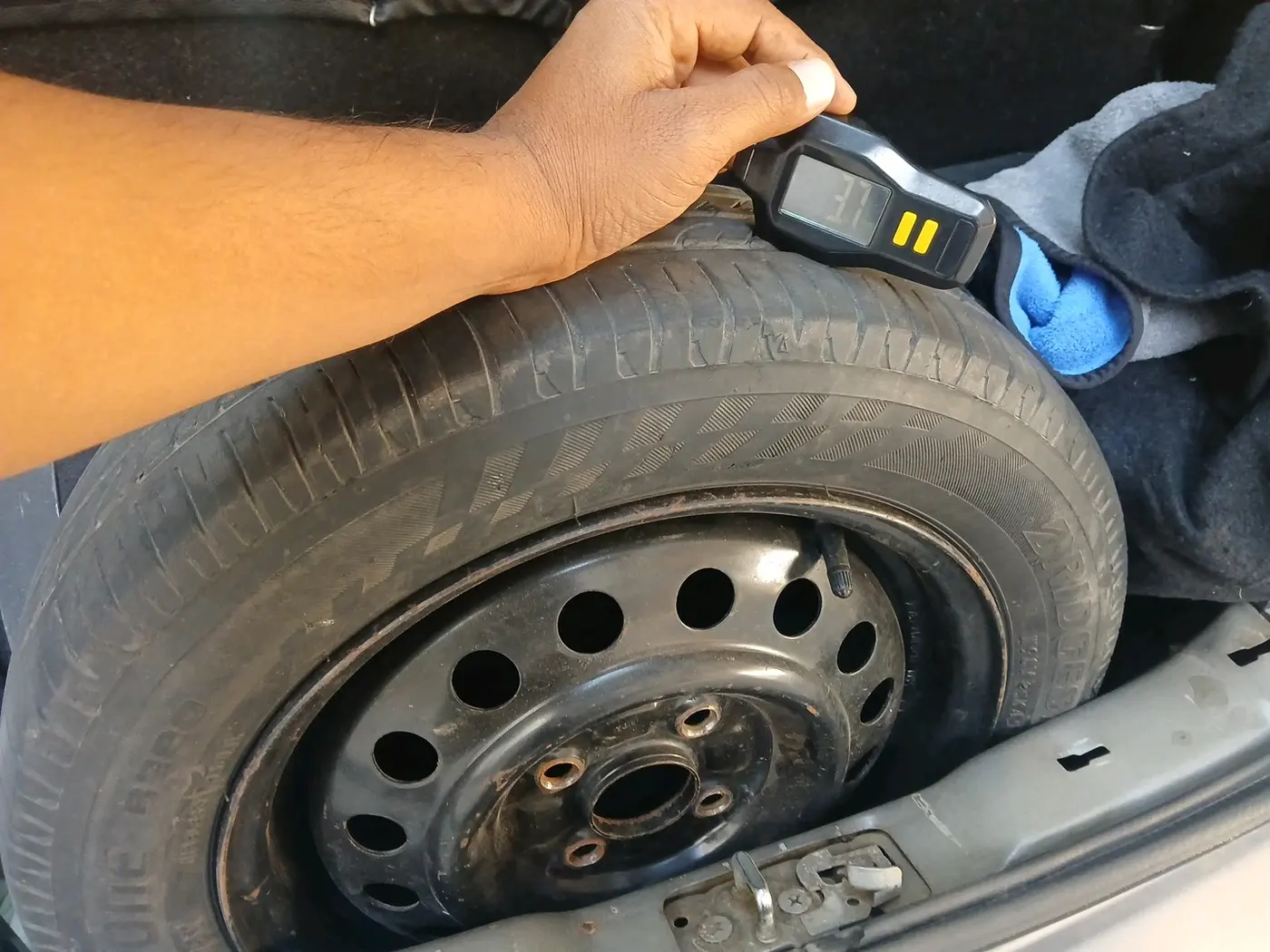 2015 Maruti Wagon R 1.0 VXI AMT, CNG, Automatic, 89,995 km, tyre