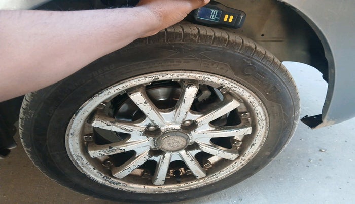 2015 Maruti Wagon R 1.0 VXI AMT, Petrol, Automatic, 89,995 km, tyre