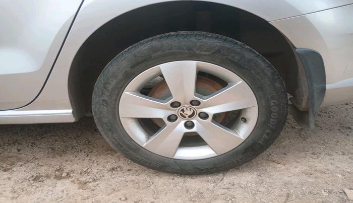 2020 Skoda Rapid 1.0 AMBITION TSI MT, Petrol, Manual, 68,541 km, tyre