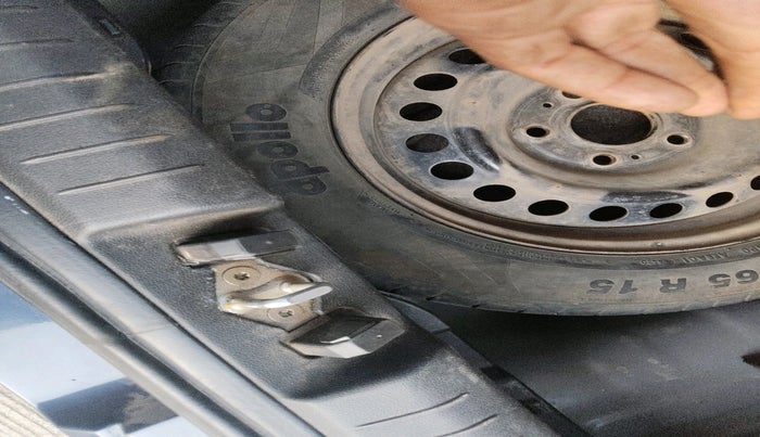 2020 Hyundai VENUE S 1.2, Petrol, Manual, 43,619 km, tyre