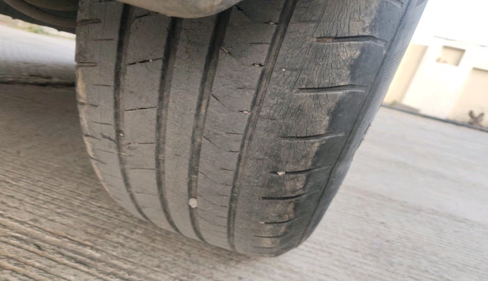 2020 Hyundai VENUE S 1.2, Petrol, Manual, 43,619 km, tyre