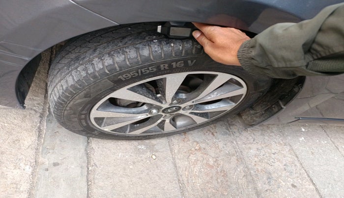 2016 Hyundai Verna 1.6 VTVT SX AT, Petrol, Automatic, 54,716 km, tyre