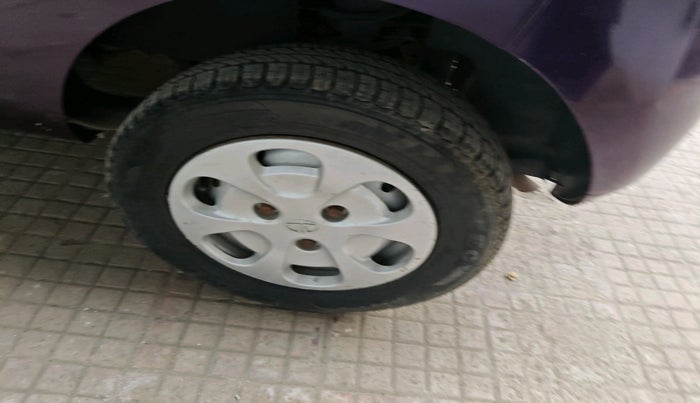 2015 Tata Nano TWIST XTA, Petrol, Automatic, 30,842 km, tyre