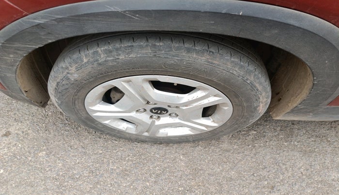 2021 KIA SONET HTX 1.5, Diesel, Manual, 1,24,583 km, tyre