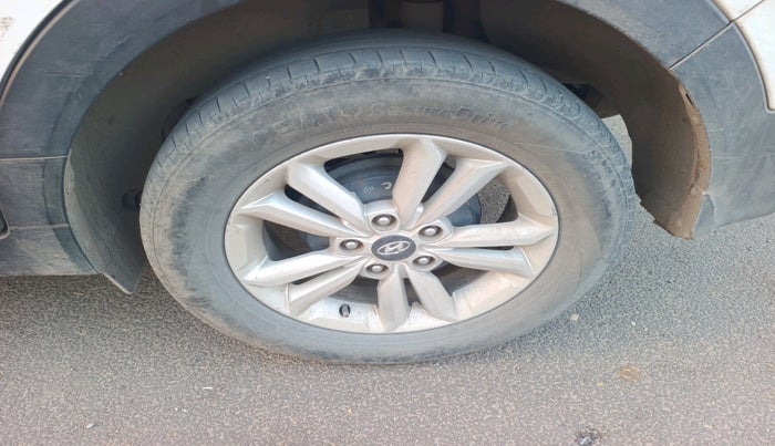 2016 Hyundai Creta S PLUS 1.6 AT DIESEL, Diesel, Automatic, 1,91,875 km, tyre