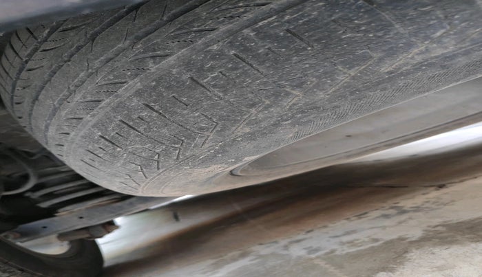 2014 Hyundai Santa Fe 4 WD AT, Diesel, Automatic, 1,29,955 km, tyre