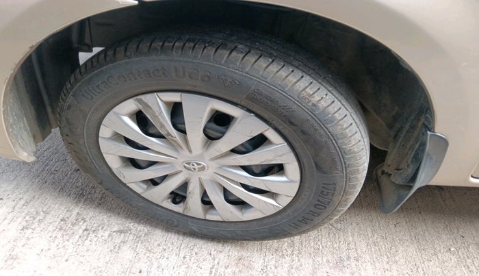 2012 Toyota Etios Liva G, Petrol, Manual, 1,03,136 km, tyre