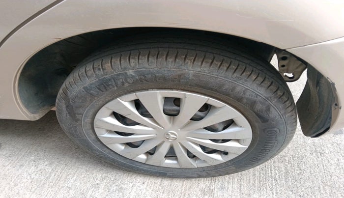 2012 Toyota Etios Liva G, Petrol, Manual, 1,03,136 km, tyre