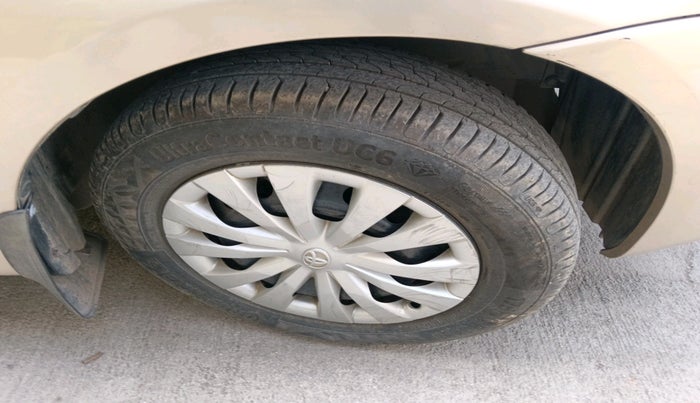 2012 Toyota Etios Liva G, Petrol, Manual, 1,03,136 km, tyre