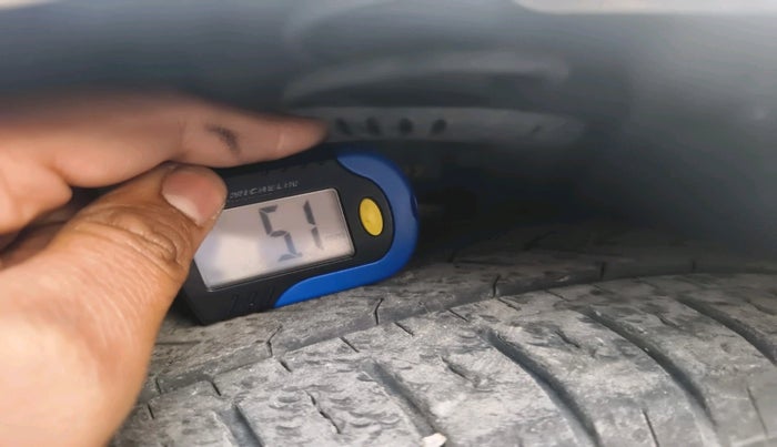 2013 Volkswagen Vento TRENDLINE DIESEL 1.6, Diesel, Manual, 1,22,047 km, tyre