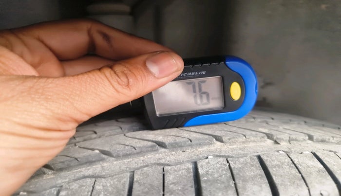 2013 Volkswagen Vento TRENDLINE DIESEL 1.6, Diesel, Manual, 1,22,047 km, tyre