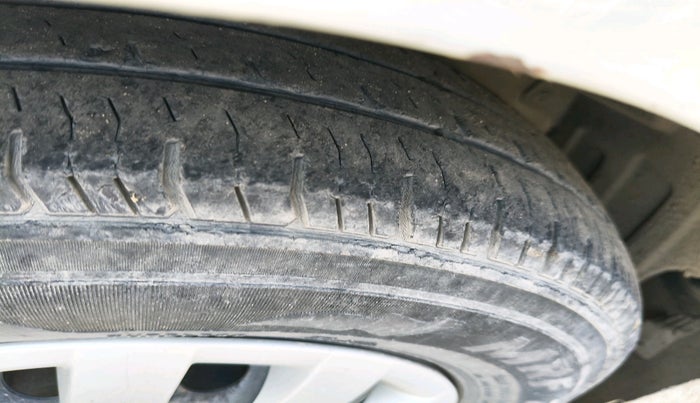 2013 Hyundai i10 MAGNA 1.2, Petrol, Manual, 74,133 km, tyre