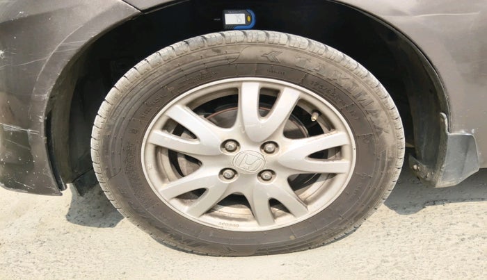 2015 Honda Brio VX AT, Petrol, Automatic, 50,734 km, tyre