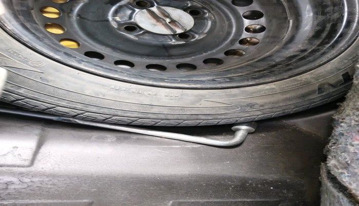 2015 Honda Brio VX AT, Petrol, Automatic, 50,734 km, tyre