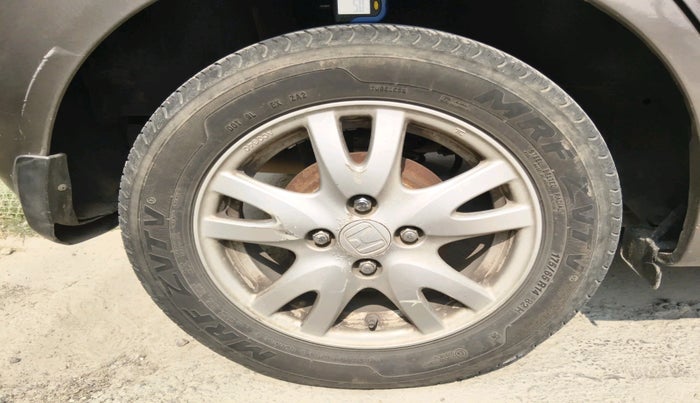 2015 Honda Brio VX AT, Petrol, Automatic, 50,734 km, tyre