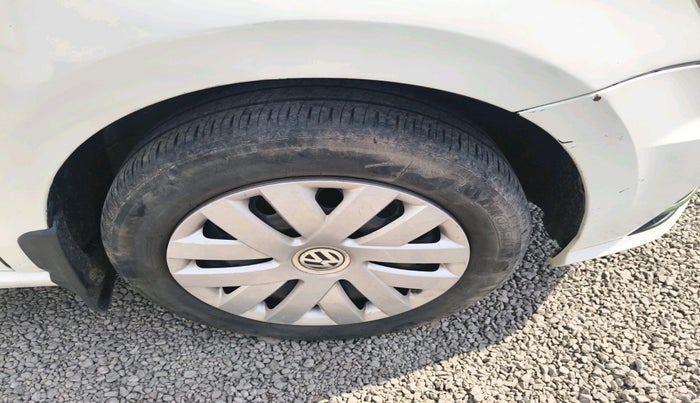 2017 Volkswagen Ameo COMFORTLINE 1.2L, Petrol, Manual, 1,90,905 km, tyre